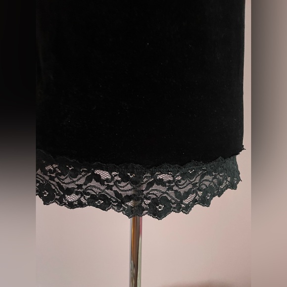 Black Lace Trim Cami Top - Picture 3 of 10